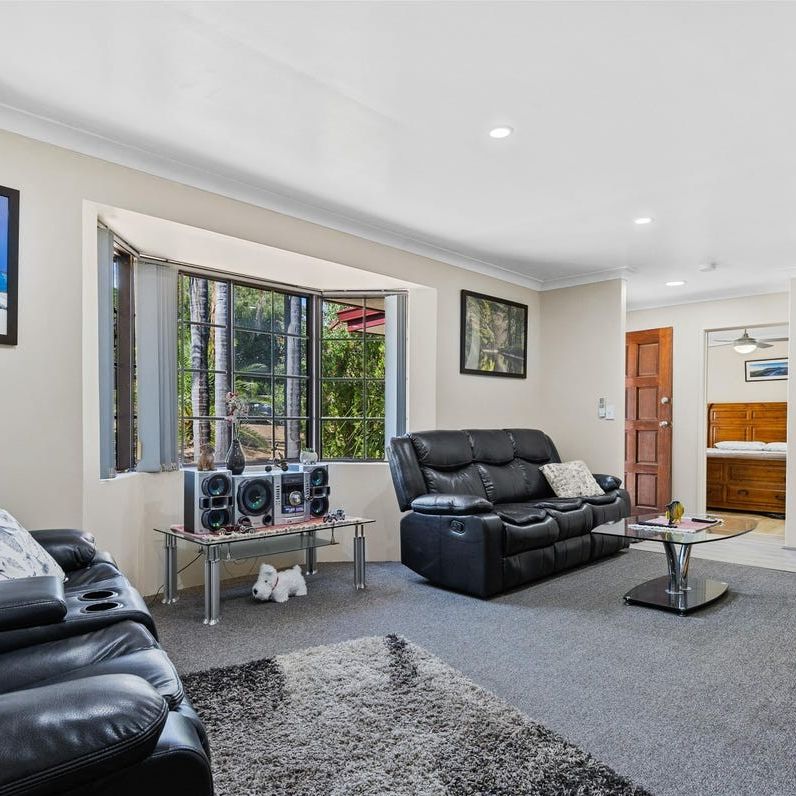 Comfortable Family Living with Room to Entertain! - Photo 1