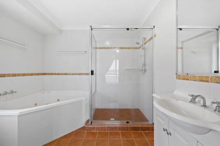 Large Family Home - Photo 4