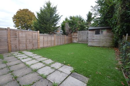 3 bedroom Terraced - BROADWATER CRESCENT, WELWYN GARDEN CITY. - Photo 5