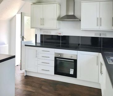3 bedroom semi-detached house to rent - Photo 4