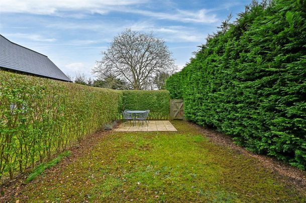 A modern two bedroom apartment with garden - Photo 1