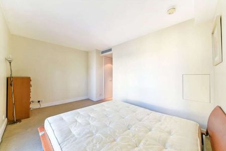 One bedroom apartment situated on the 4th floor of a prestigious development. - Photo 3