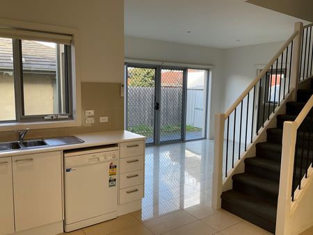 8/256 Waiora Road, Macleod - Photo 5