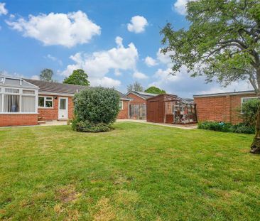 3 bedroom detached bungalow to rent - Photo 6