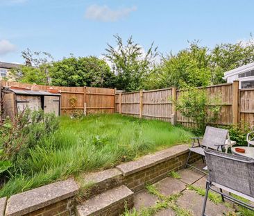 3 bedroom end of terrace house to rent - Photo 3