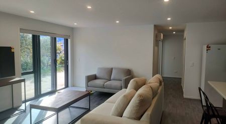 6 Bedroom Boarding House - Photo 5
