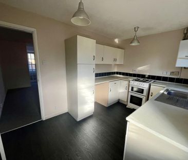 3 bedroom semi-detached house to rent - Photo 6