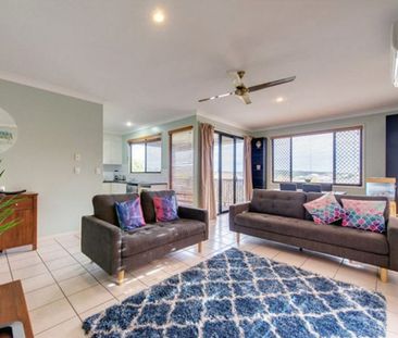 HOME WITH CHARMING CHARACTER - Photo 5