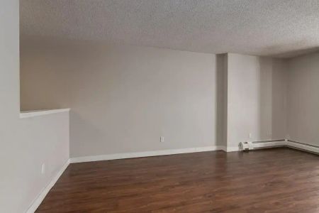 1 Bedroom - Photo 4