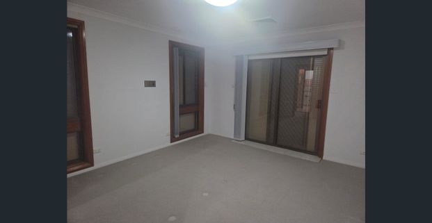 For Lease: Stunning Family Home in Abbotsbury - Photo 1