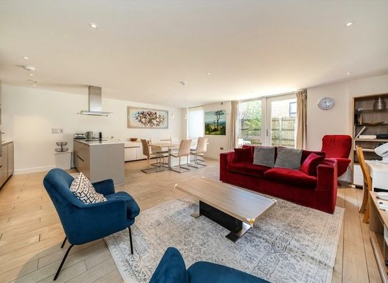 Canalside Square - Photo 1