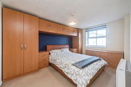 2 Bed Flat, Elm Park, RG30 - Photo 5