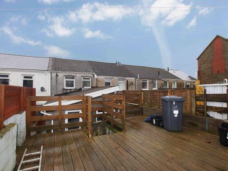 3 bedroom terraced house to rent - Photo 2