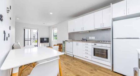 City Fringe Townhouse - Photo 3