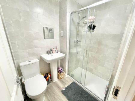 1 bedroom in a house share to rent - Photo 5