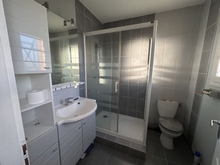 SOMMIERES - Villa T4 en R+1 de 105.96m² avec jardin et piscine - Photo 5