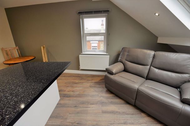 2 bedroom Flat in Woodsley Road, Leeds - Photo 1