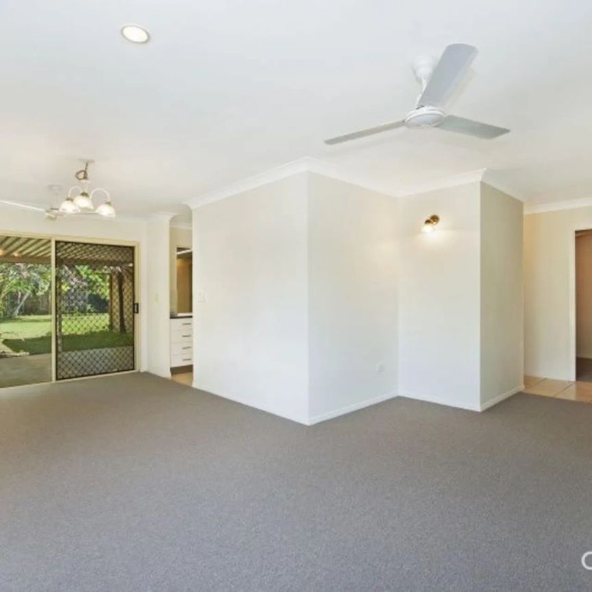 43 Templeton Crescent, - Photo 1