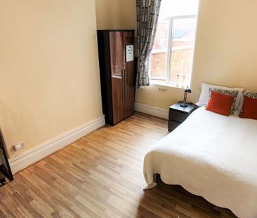 8 bedroom terraced house to rent - Photo 5