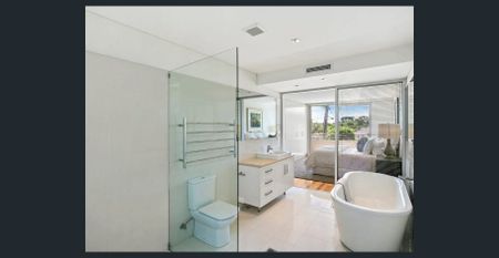 Spacious & Stylish Fully Furnished Designer Home with Pool – Utilities Included - Photo 2