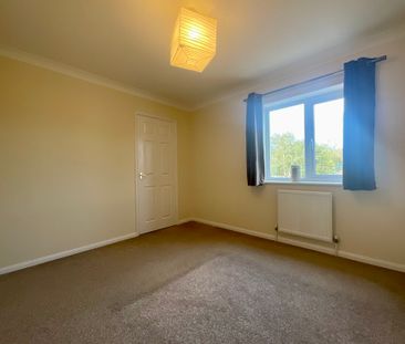 3 bedroom Semi-Detached House to let - Photo 5