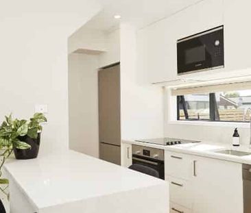 Modern One-Bedroom Townhouse in Prime Location - Photo 5