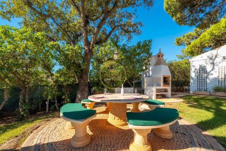 4 bedroom luxury Villa for rent in Loulé, Distrito de Faro - Photo 4