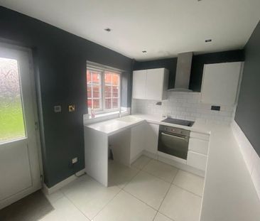 2 bedroom semi-detached house to rent - Photo 6