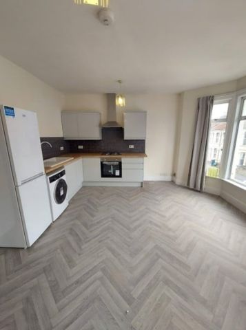 2 Bed Flat, Coronation Avenue, BS16 - Photo 2