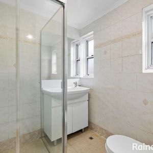 Light and Spacious 2 Bedroom Apartment - Photo 3