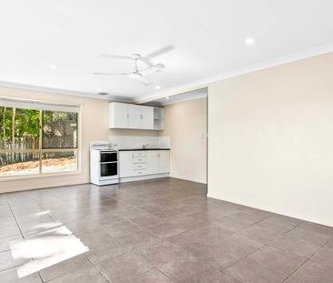 CENTRAL HERVEY BAY - SPACIOUS DUEL LIVING HOME - Photo 3