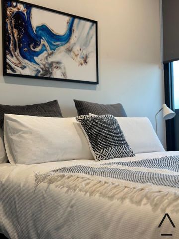 Beautifully Furnished 2 Bedroom Apartment - Photo 3