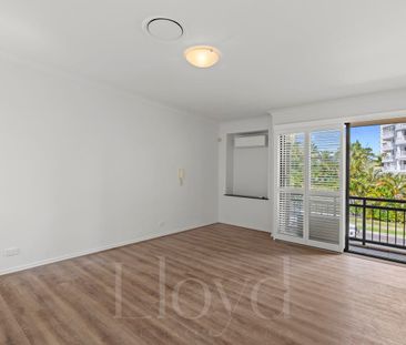 36 Tedder Avenue, Main Beach – Available from 17th November - Photo 2