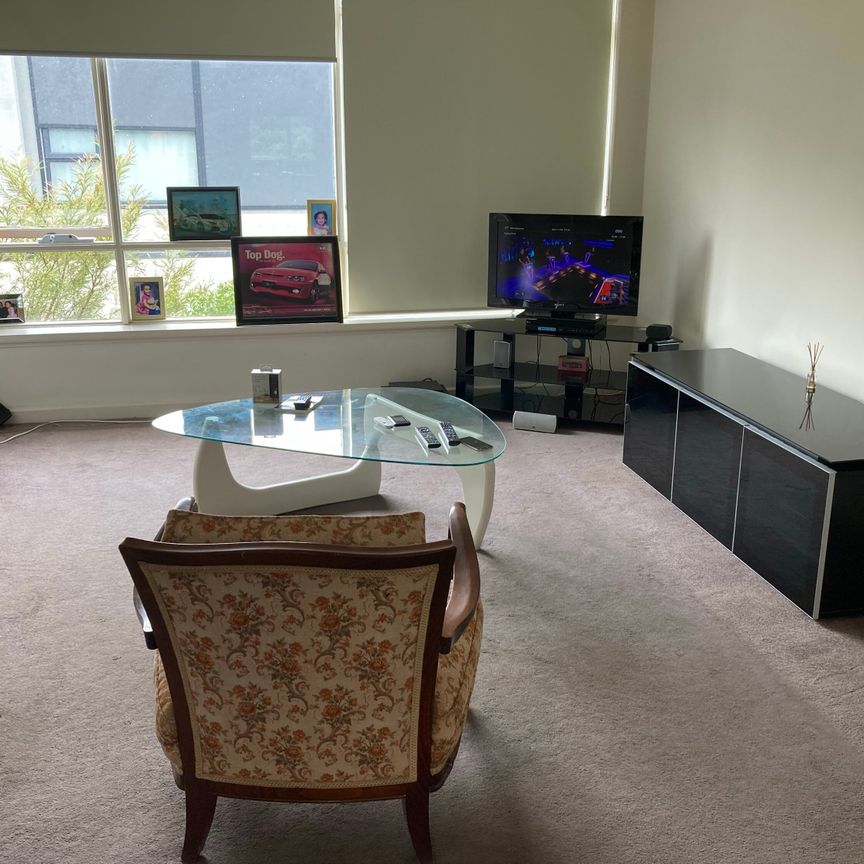 Caulfield North - Photo 1