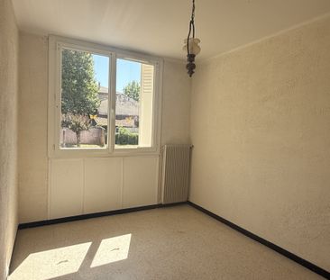 Location Appartement 3 pièces 65m² PONT ST ESPRIT 30130 - Photo 6