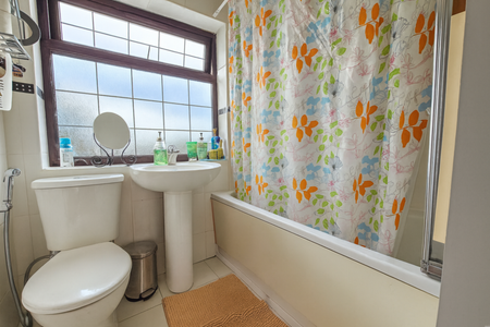 4 bedroom semi-detached house to rent - Photo 4