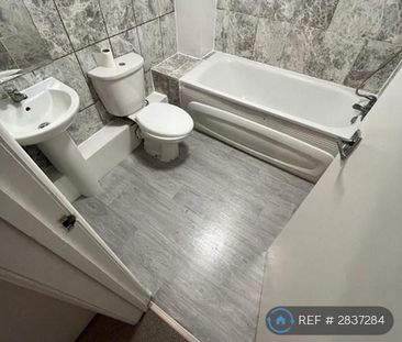 Studio to rent - Photo 6