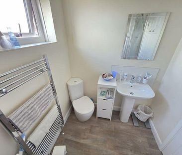 3 bedroom end of terrace house to rent - Photo 1