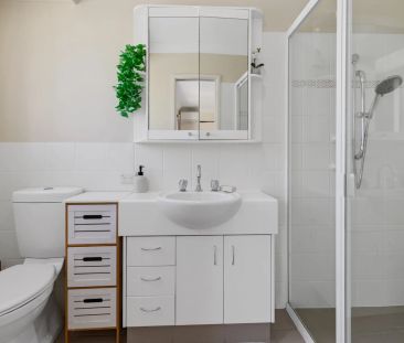 Immaculate Low-Set Home in a Quiet, Convenient Arundel Location - Photo 6