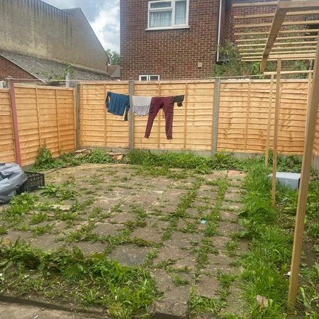 1 bedroom in a house share to rent - Photo 4