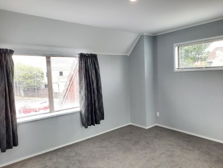 Comfortable Well Presented Family Home - Photo 3