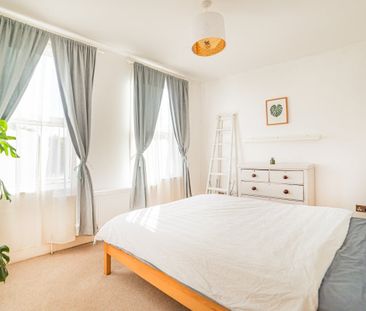 Rosebery Avenue - Photo 5