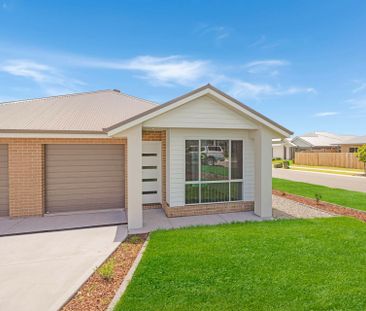 "Modern and Low-Maintenance" - Photo 4