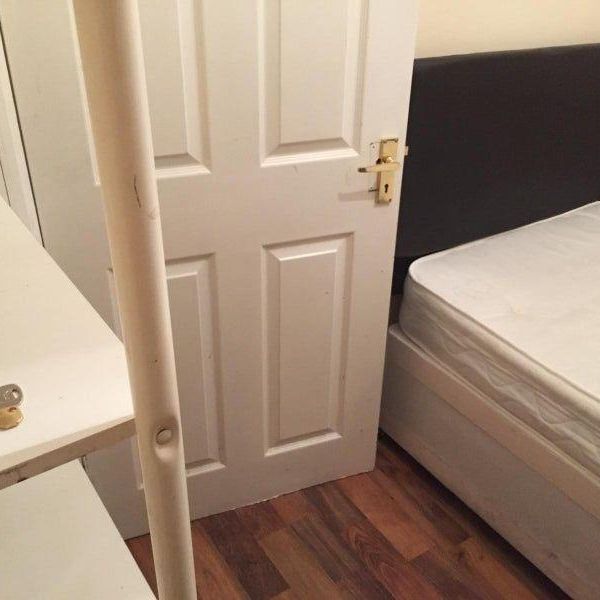 1 bedroom in a house share to rent - Photo 1