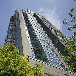 Good Price! Furnished 2 bedroom 2 bath and Den at Yaletown, DT - Photo 2