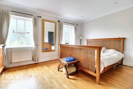 4 bedroom terraced house to rent - Photo 5