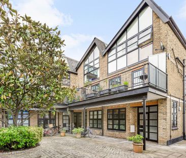 2 bedroom mews to rent - Photo 2