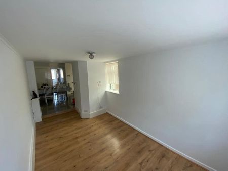 3 Bed End Terrace, Thirlmere Road, SO16 - Photo 3