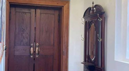 Luxury Apartment - Photo 5