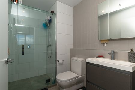 Modern 3-Bedroom Apartment with Stunning Views! - Photo 5